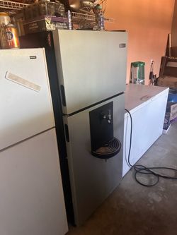 Frigidaire Kegerator / Beverage Center - Perfect Home Bar Setup! Model FRTB7B4EMB3