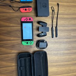 Nintendo Switch  With 2 Pairs Of Joycons And 288 GB 