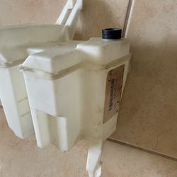 2007-12 Nissan Versa Windshield Water Reservoir Original 