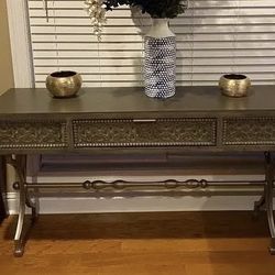 Quinnland Beautiful Console Table - New Condition