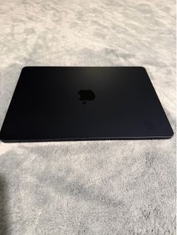 Apple MacBook Air M2 13.6 Inch