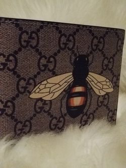 Gucci Bee Print GG Supreme Wallet for Men