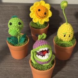 Crocheted Plants vs. Zombies Set