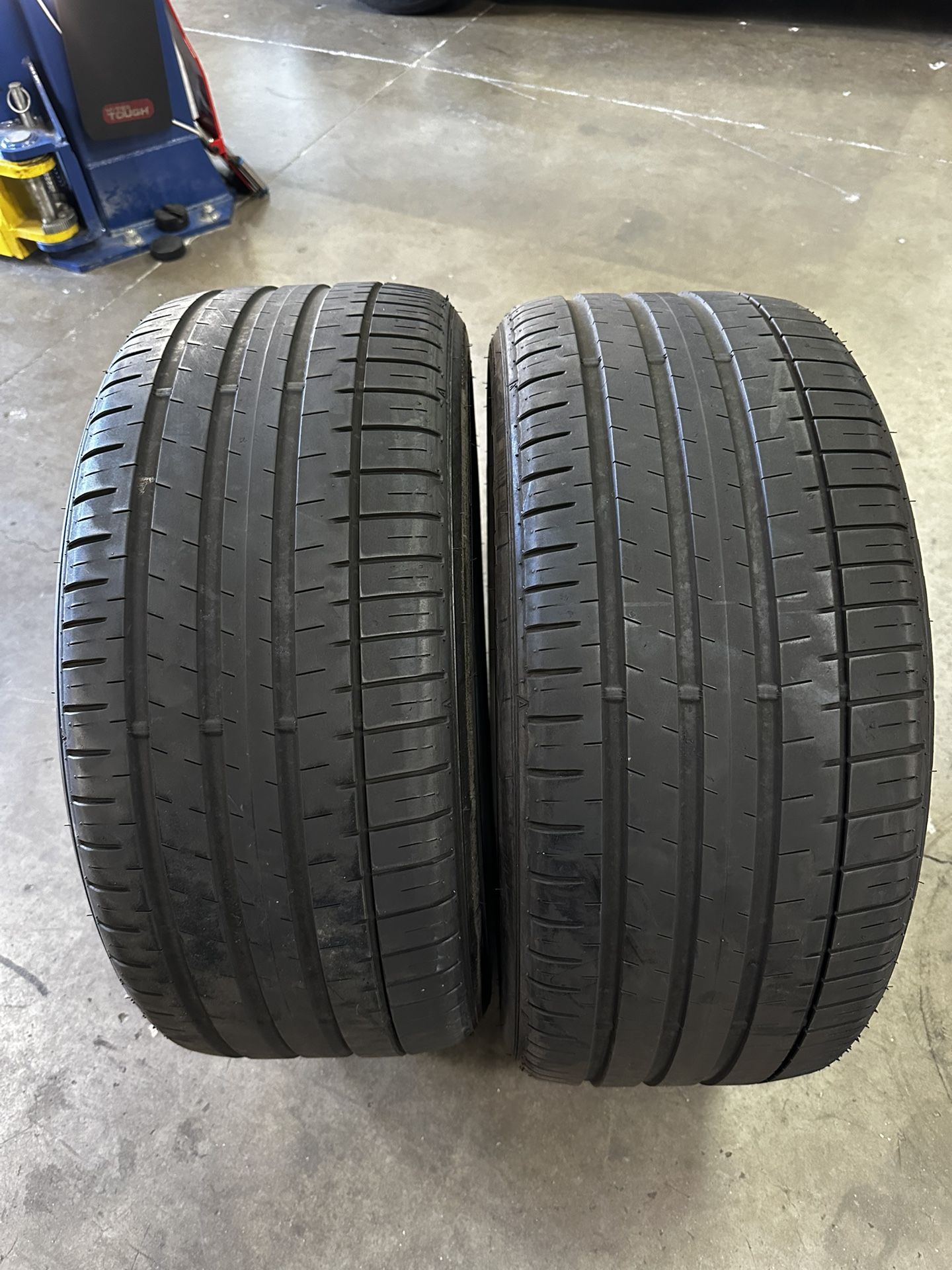 Pair Of 2 Used 265/40/20 Falken Azenis