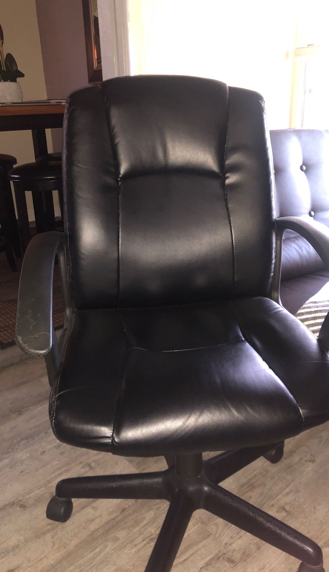 Office chair. Pleather. Good condition.