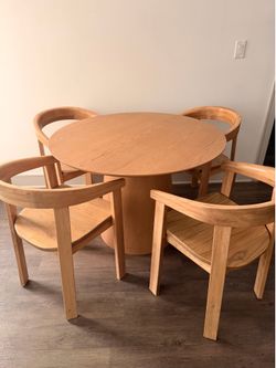 Modern Round Dining Table + 4 Chairs – Natural Oak