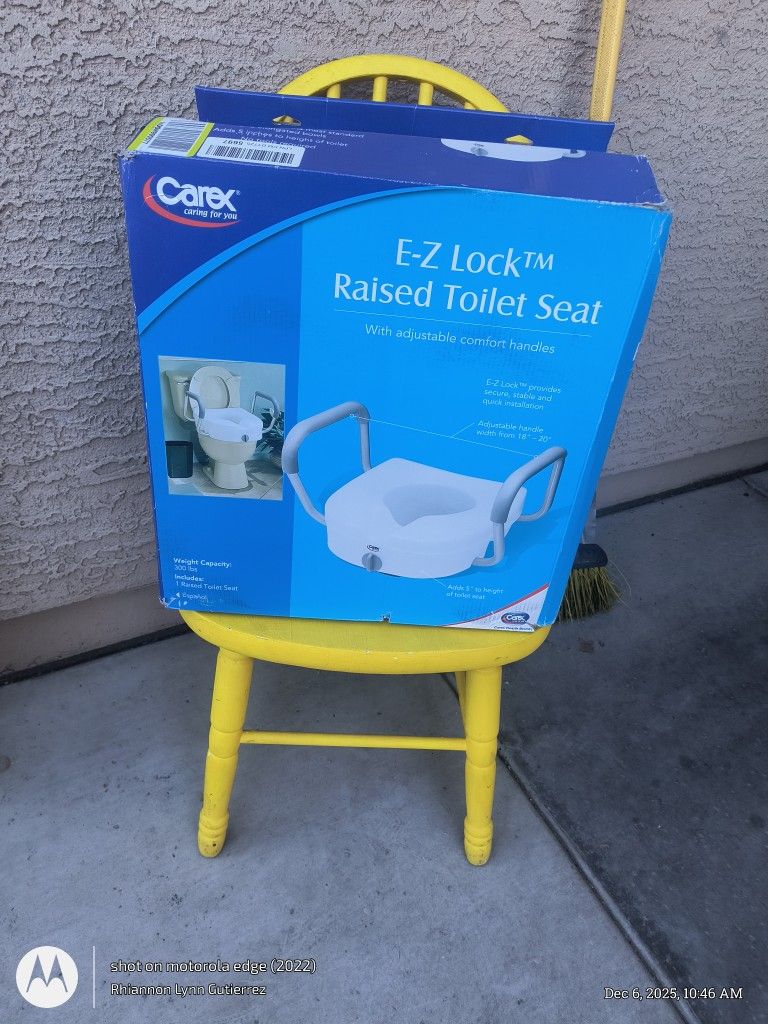 Carex EZ LOCK RAISED TOILET SEAT