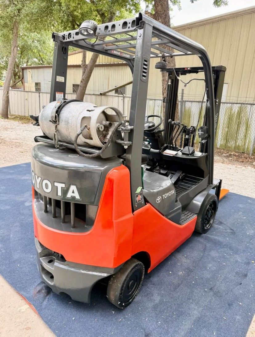 2009 TOYOTA FORKLIFT