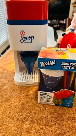 Snow cone maker