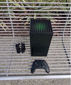 Xbox Series X – Excellent Condition w/ Controller & Cables