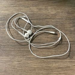 Apple EarPods with Lightning Connector In Ear Canal Headset - White