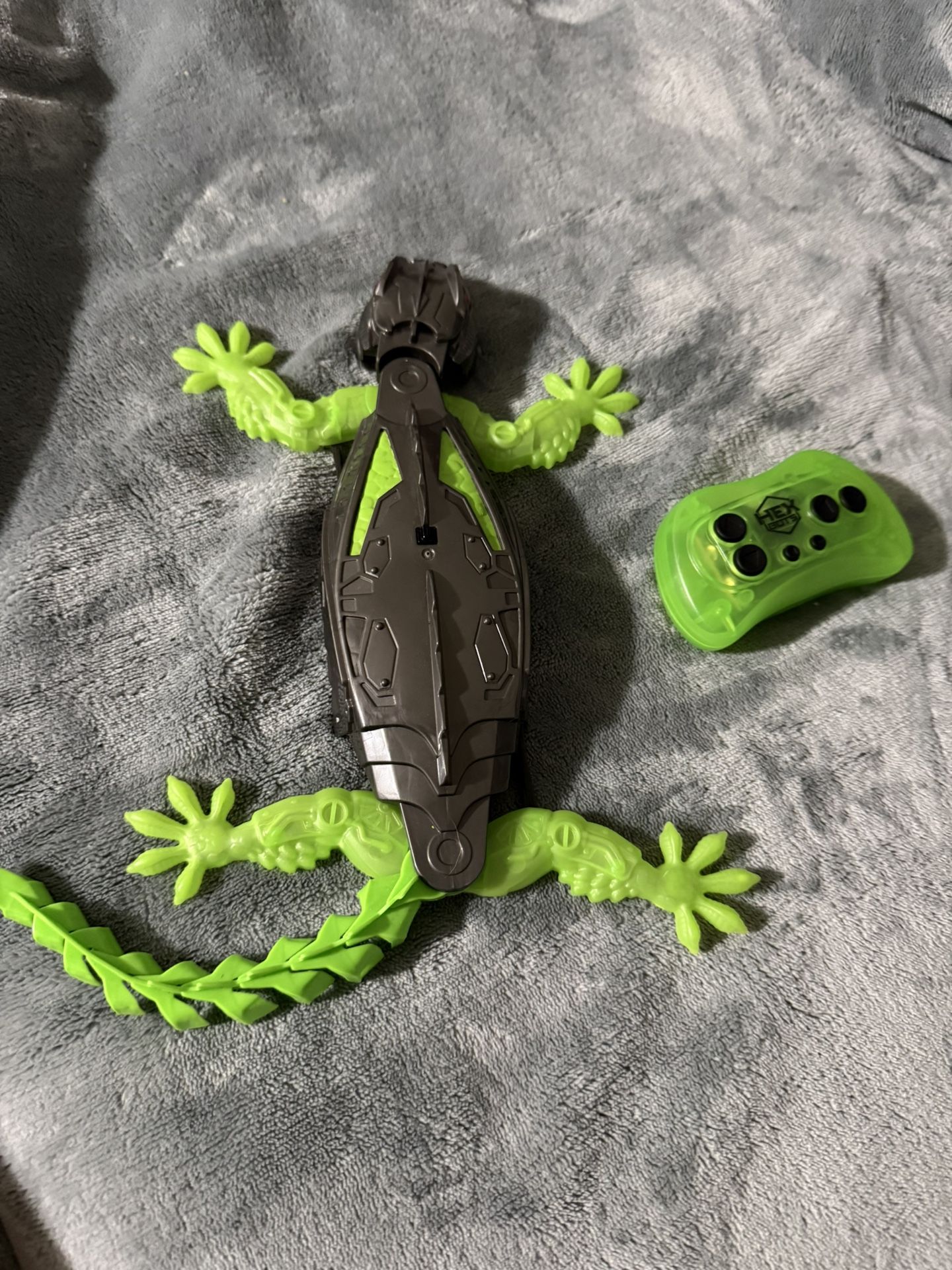 Hex Bot Gecko Wall Climber