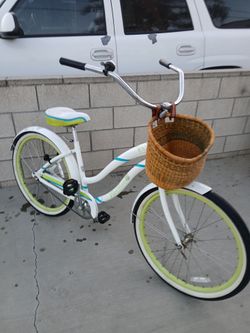 Women's 26" oc northrock beach cruiser with basket