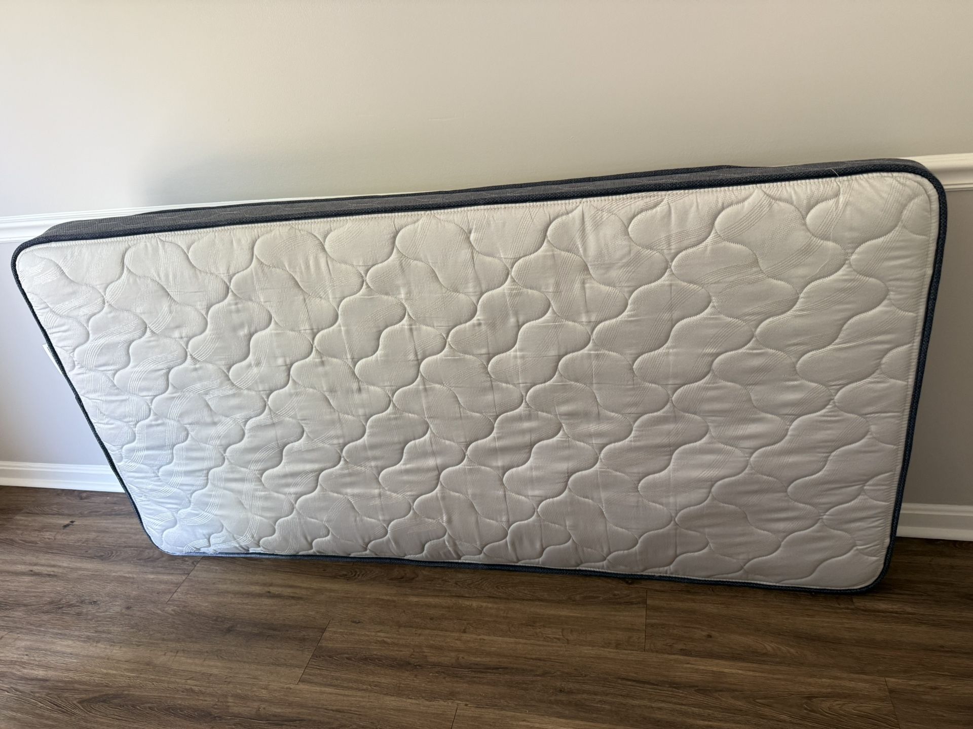 Single mattress and boxspring