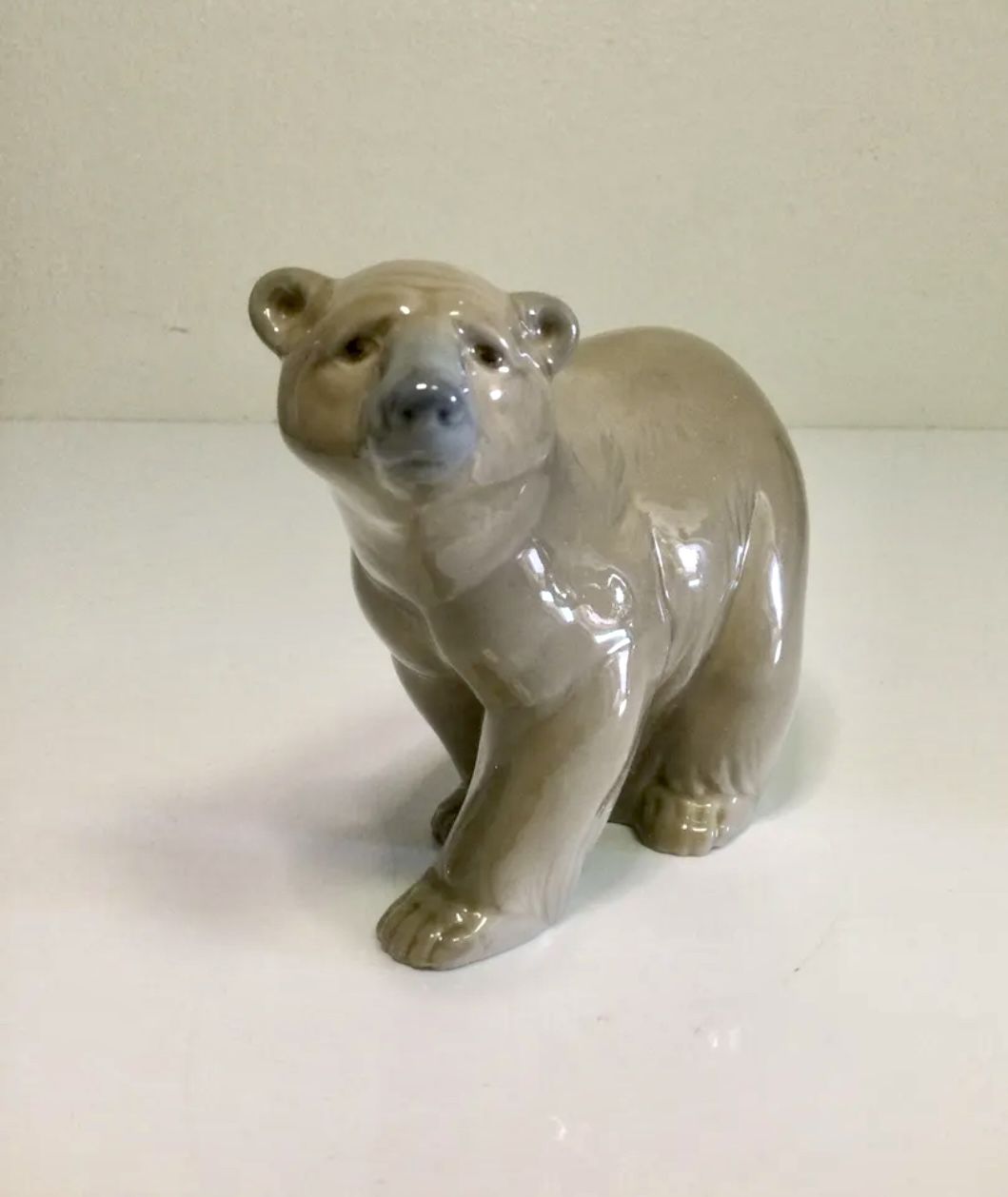 Vintage LLADRO Attentive Brown Bear Figurine #1204