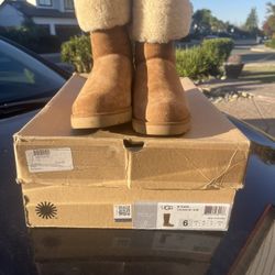 Ugg boots size 6 condition new