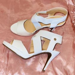 Very nice high hills women’s shoes Liz Claiborne size (9) brand new 