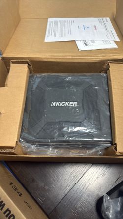 Kicker HS8 Hideaway 8” Powered Subwoofer