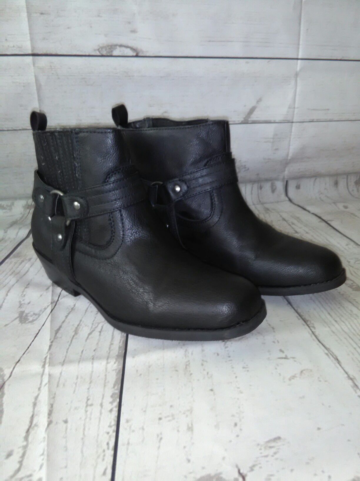 Beautiful Nicole Boot , women's size 7.5 ( excellent condition )