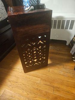 Brn wood night stands