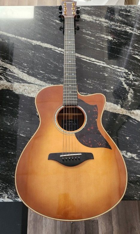 YAMAHA ELECTRIC ACOUSTIC GUITAR 