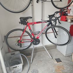 Genesis 700/ Shimano Equipped 10 Speed Bike w/ Air Pump & Bottle Holder, Like New