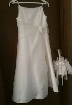 Flower girl dress creme color w basket