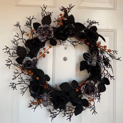 Beautiful Brand New Halloween Wreath •20in Diameter •🎃💀🕸️🕷️
