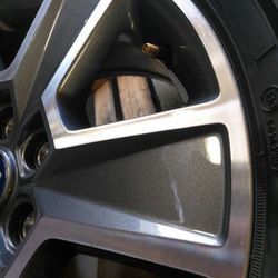 Only one ,New Ford F-150 aluminum wheel and New Goodyear@100% tread