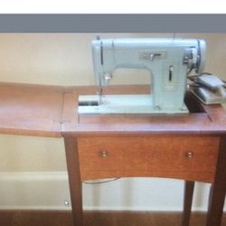 Look!Great Find!  Antique sewing Machine /it Works!