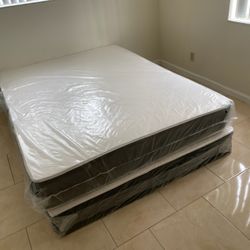 Queen mattress Regular set with box spring (2pc - new)
