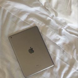 iPad 9th Generation Silver(FOR PARTS)