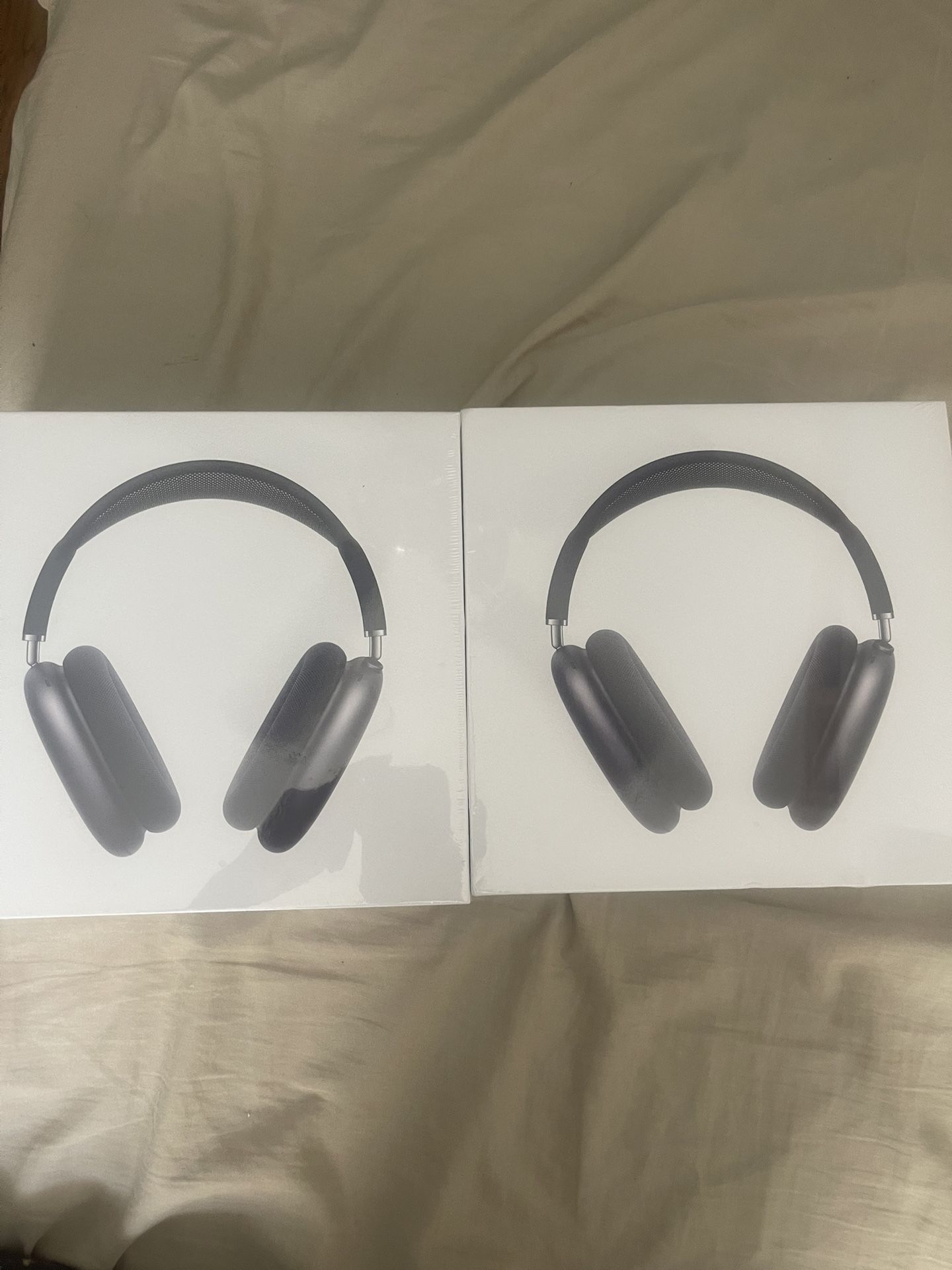 Apple AirPod Maxes