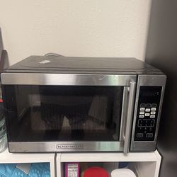 Black+Decker 0.7 cu ft 700W Microwave for Sale in Nashville, TN - OfferUp