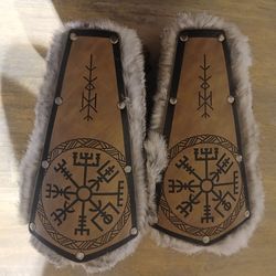 Fur Vegvisir Bracers