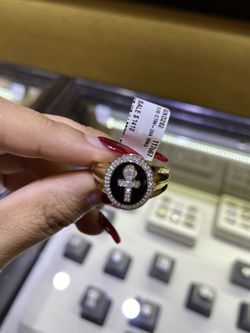 10k gold with real diamonds ring for a good price!! 1/6 ctw on the diamonds