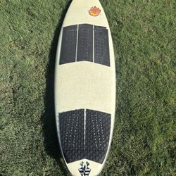 TOMO HYDROSHORT 5'8 Quad