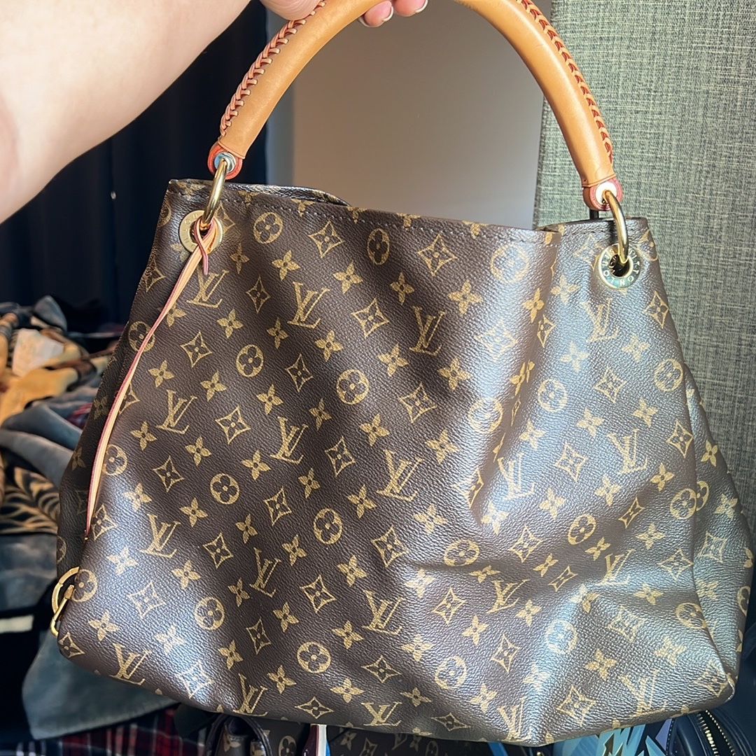 Louis Vuitton Discontinued Size! Artsy Gm! Code Ca2170 Made In