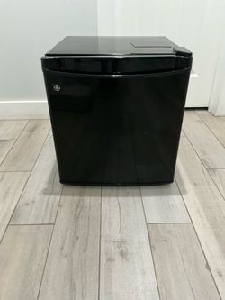 Mini fridge 17  W x 18 L x 19 H inches