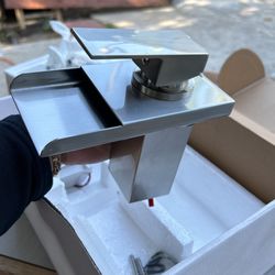 Vanity Faucet With Light
