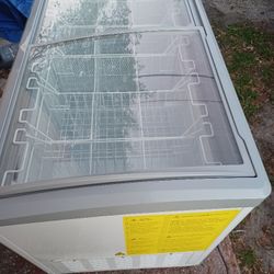  Ice Cream Chest Freezer 50 Inch 14  cubic ft NEED GONE ASAP!