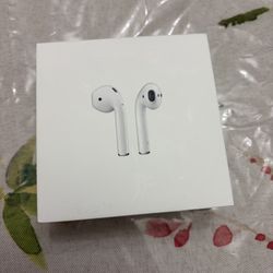 Apple AirPods With Charging Case