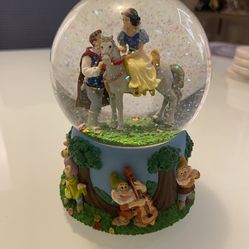 Disney Enesco Snow White Seven Dwarfs "I Love You Truly" Music Globe Glitter