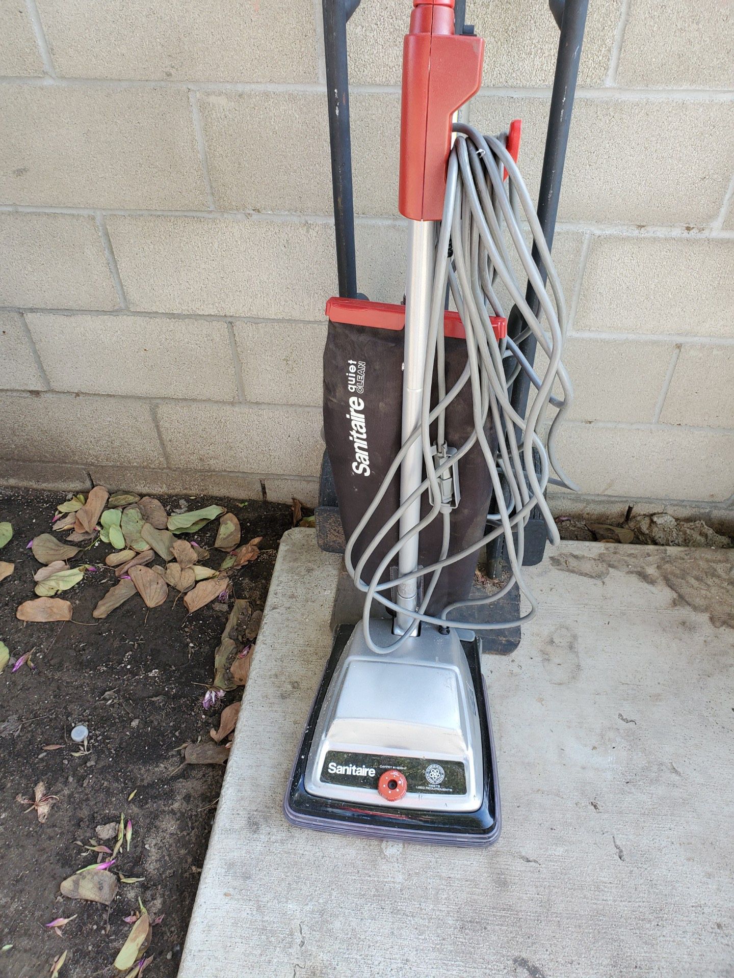 sanitaire commercial vacuum used works like new