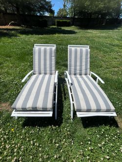 Chaise lounge chairs w/ cushions