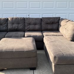 Beautiful Gray Sectional Couch!😍