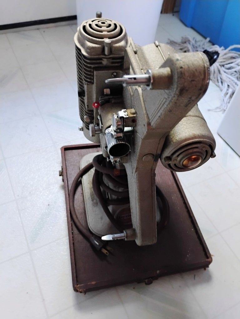 Vintage Keystone 8mm Ninety-five Movie Projector W/Reel And Handled Locking Case