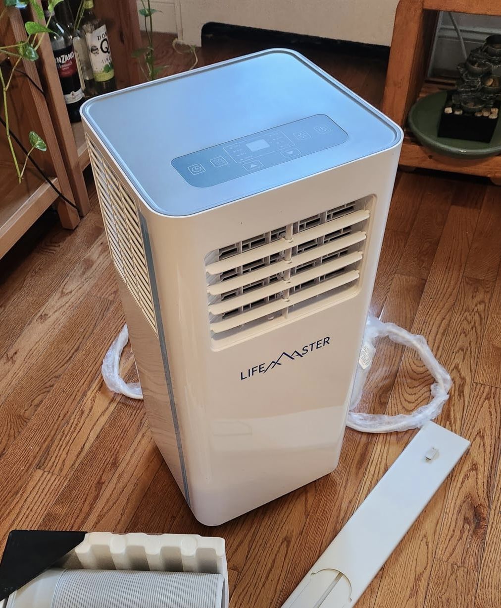 NEW Portable Air Conditioner & Dehumidifier W/ Digital Remote, 8,000 BTU 3 in 1 Portable Air Conditioners !