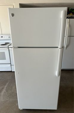 GE Refrigerator (1 month warranty)