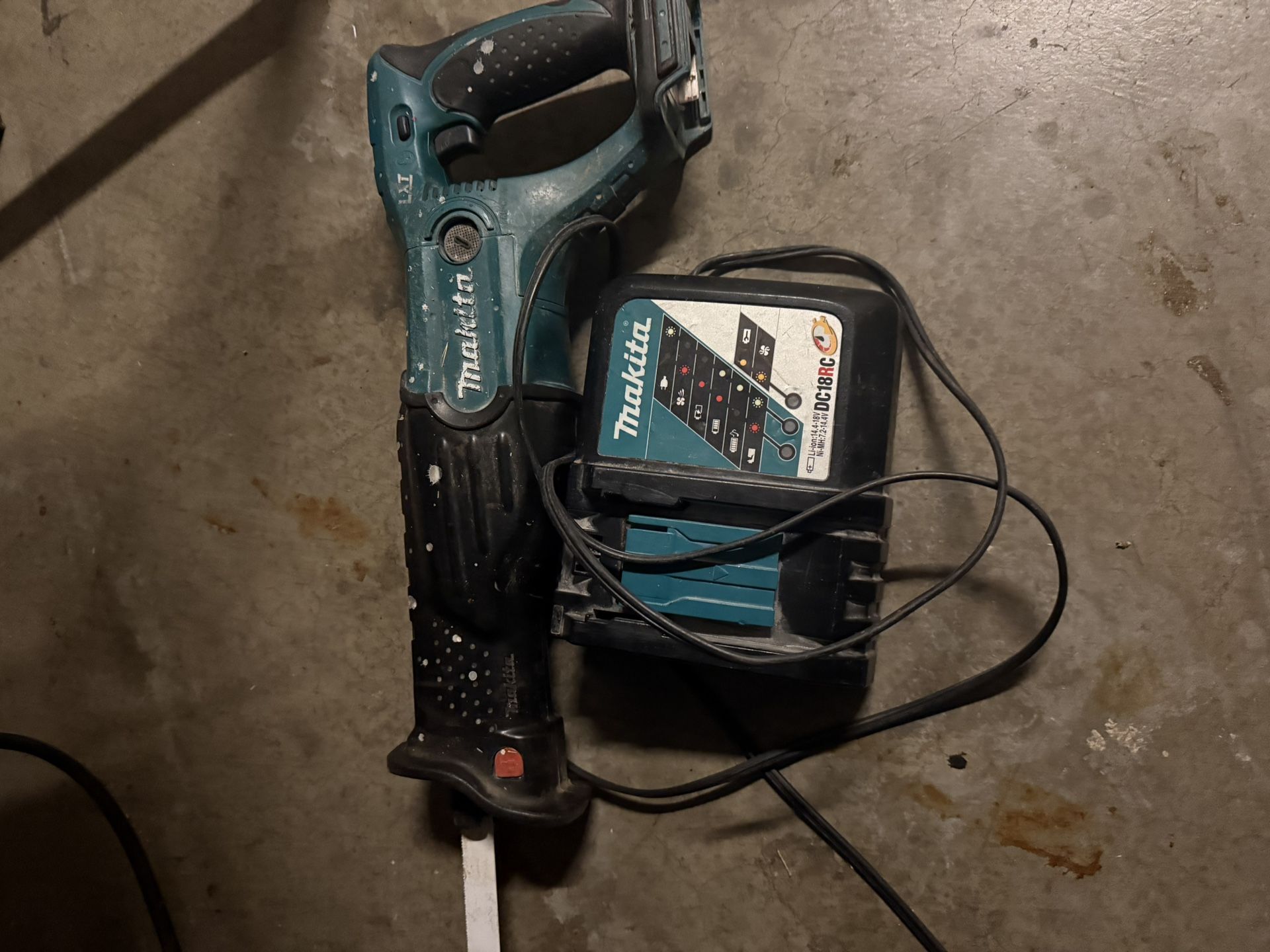 Makita Sawzaw And Battery